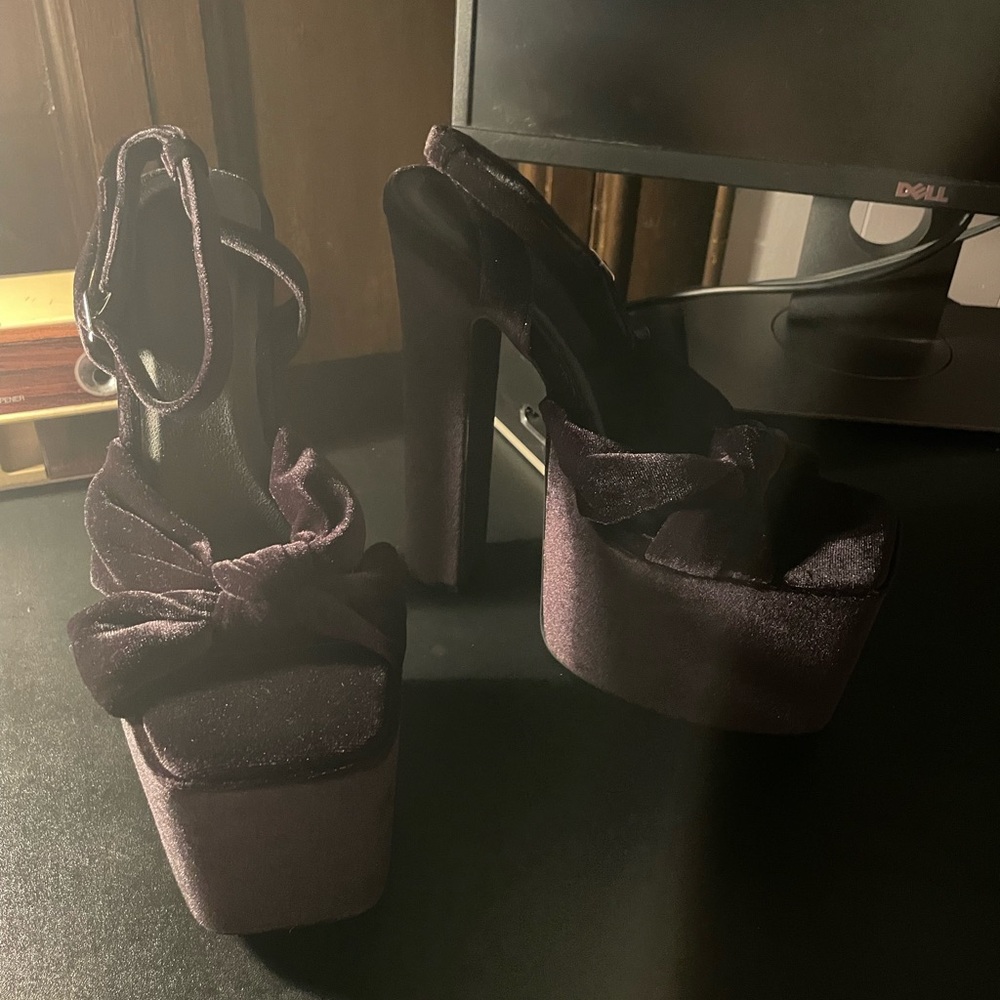 Dolls Kill 7” Elegant Black Velvet Platform Heels